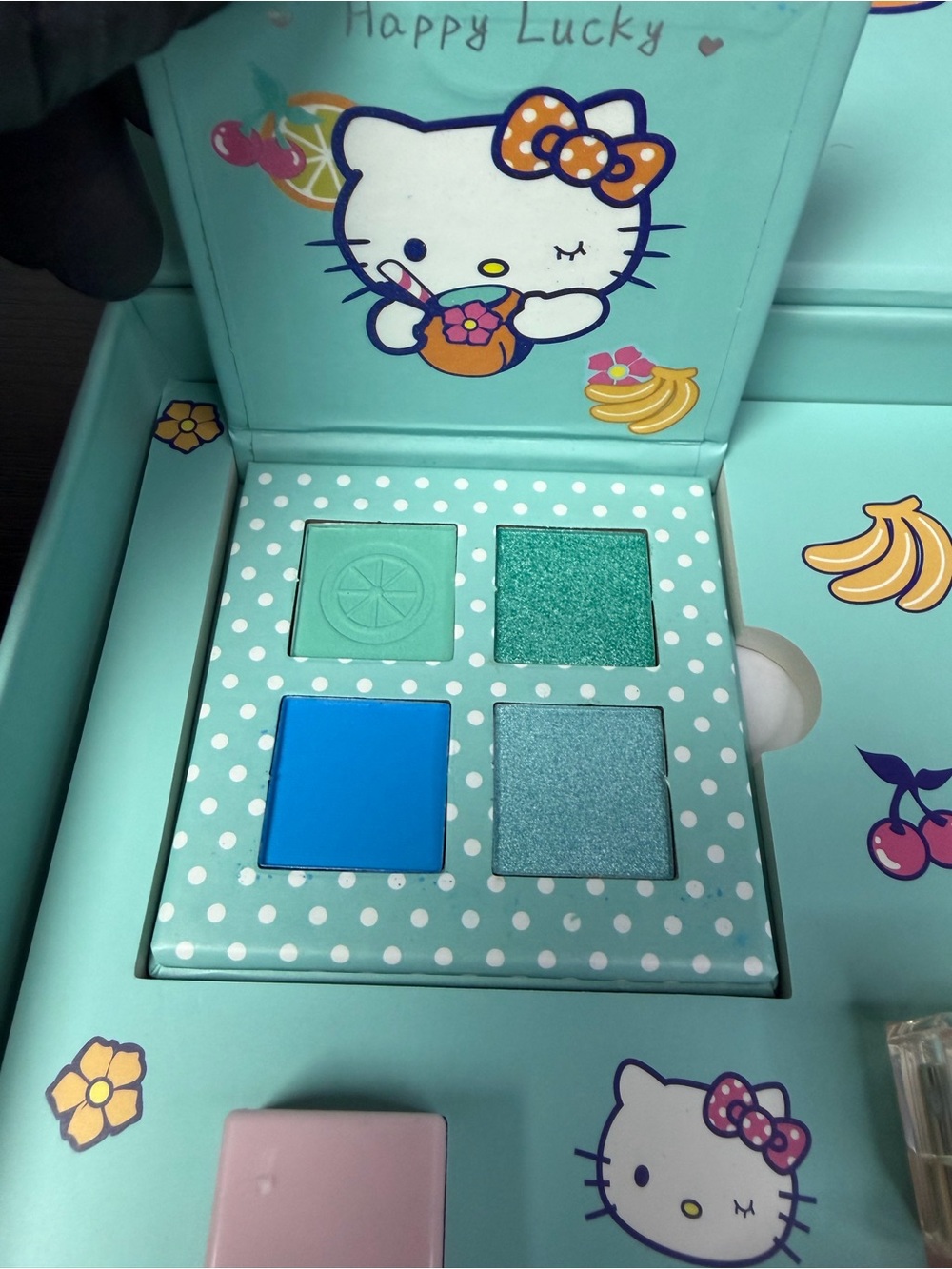 Hello Kitty Mint MakeUp Set - - Picture 9 of 10